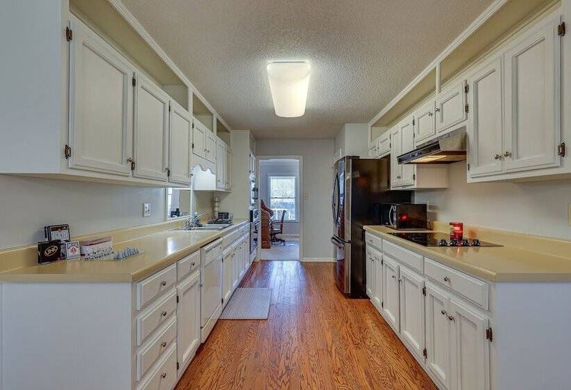 Lovely Decatur Home W/ Yard ~ 6 Mi To Town!