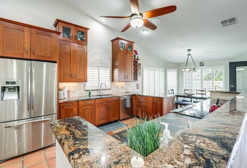Lovely Gilbert Home W/ Heated Pool: 3 Mi To Dtwn!