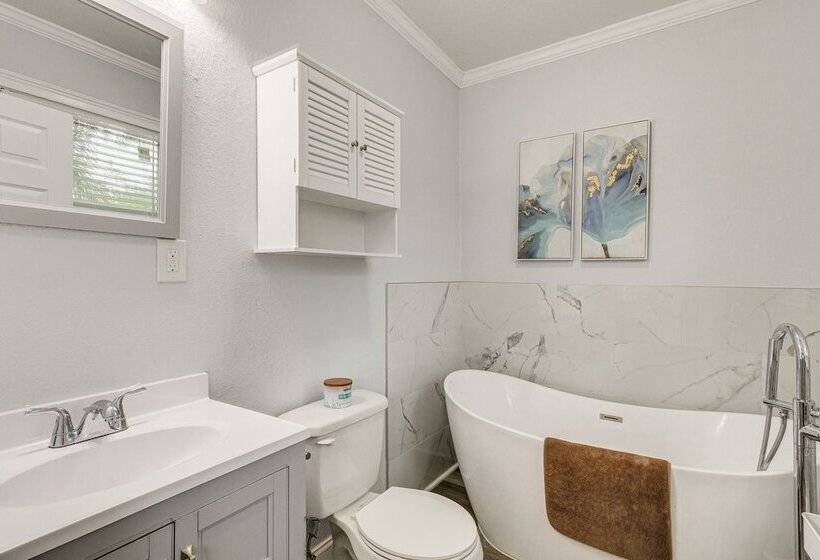 Lovely Pensacola Home W/ Yard < 1 Mi To Downtown!