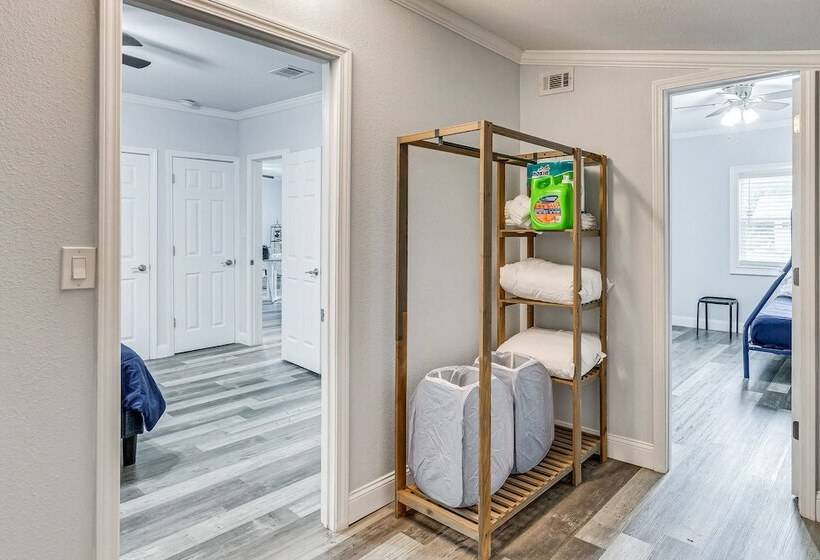 Lovely Pensacola Home W/ Yard < 1 Mi To Downtown!