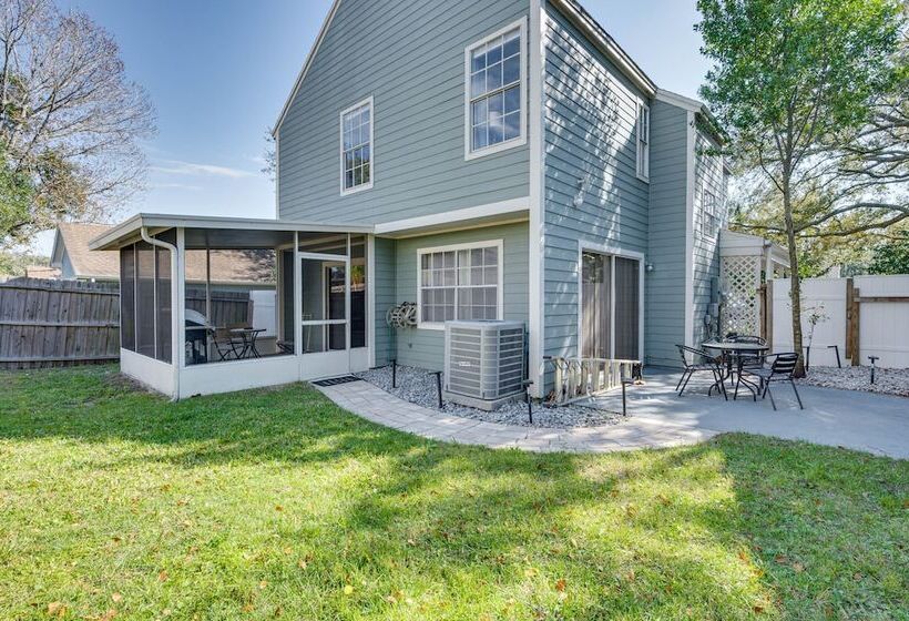 4 Mi To Busch Gardens: Lovely Tampa Home!