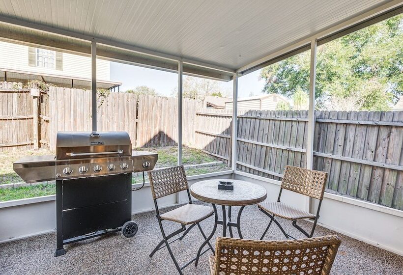 4 Mi To Busch Gardens: Lovely Tampa Home!