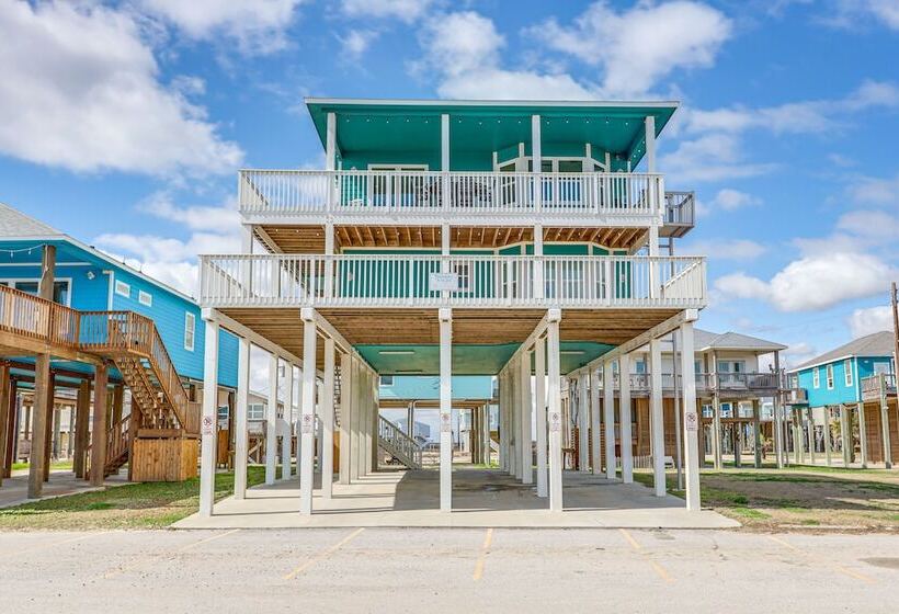 Footprints In The Sand    Luxe Freeport Home!