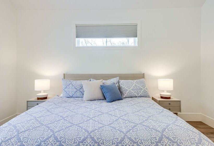 Luxury Serpent Lake Home W/ Gourmet Kitchen!