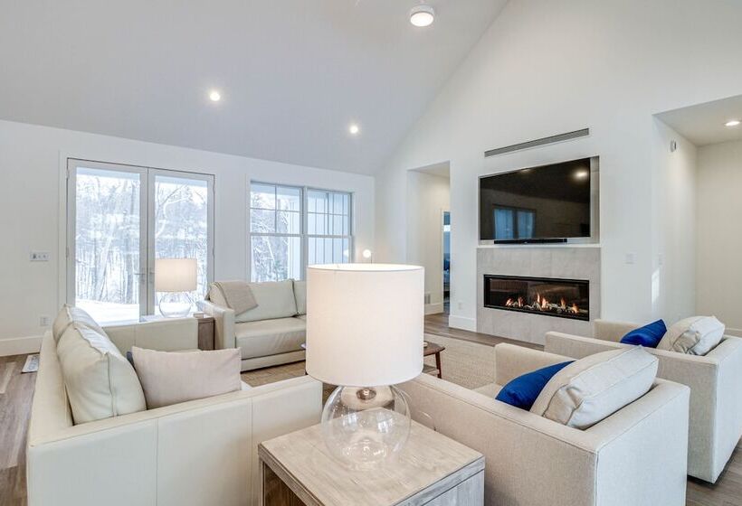 Luxury Serpent Lake Home W/ Gourmet Kitchen!