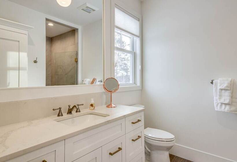 Luxury Serpent Lake Home W/ Gourmet Kitchen!