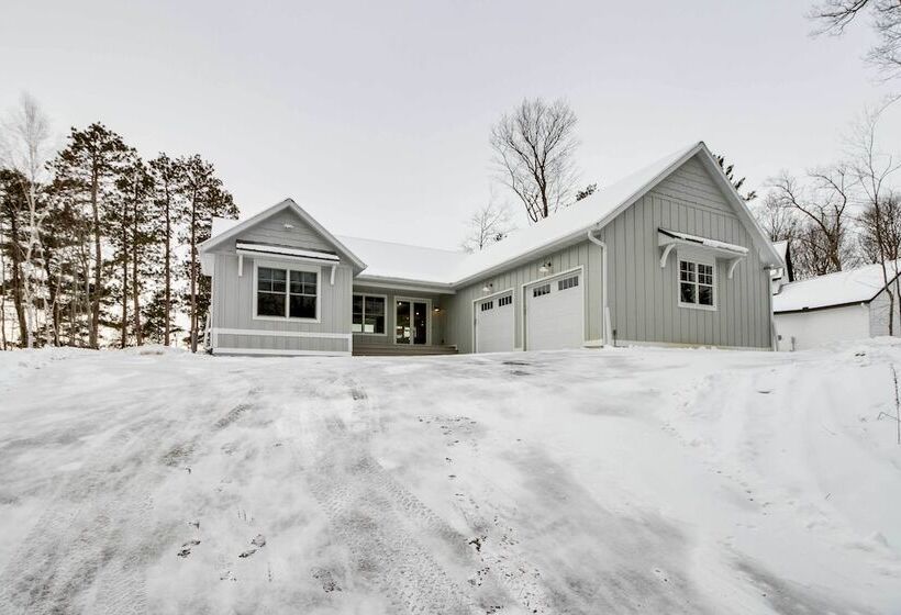 Luxury Serpent Lake Home W/ Gourmet Kitchen!