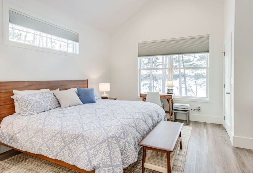 Luxury Serpent Lake Home W/ Gourmet Kitchen!