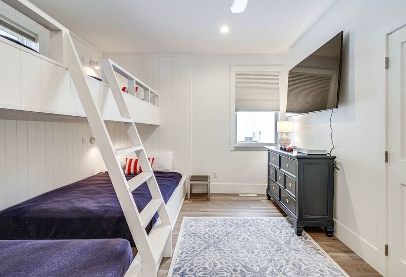 Luxury Serpent Lake Home W/ Gourmet Kitchen!