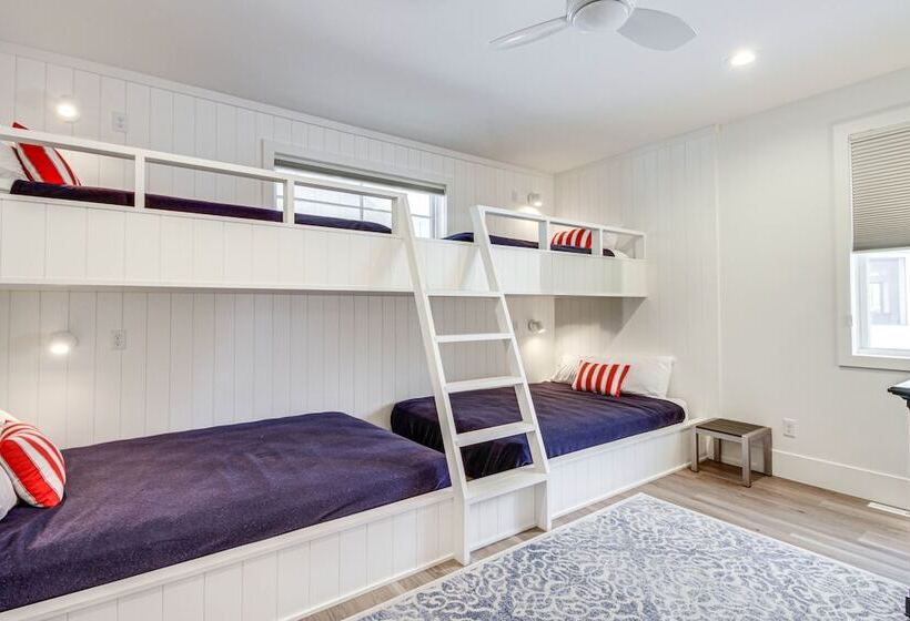 Luxury Serpent Lake Home W/ Gourmet Kitchen!