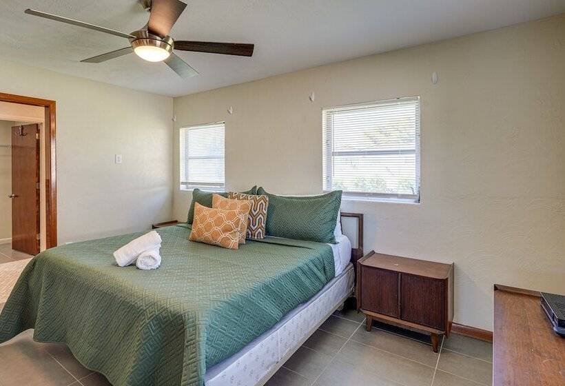 Mid Century Modern Lakeland Retreat W/ Smart Tv!