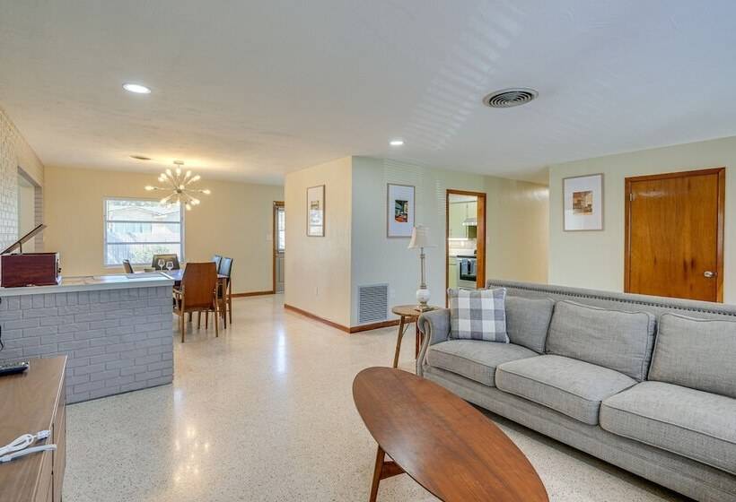 Mid Century Modern Lakeland Retreat W/ Smart Tv!