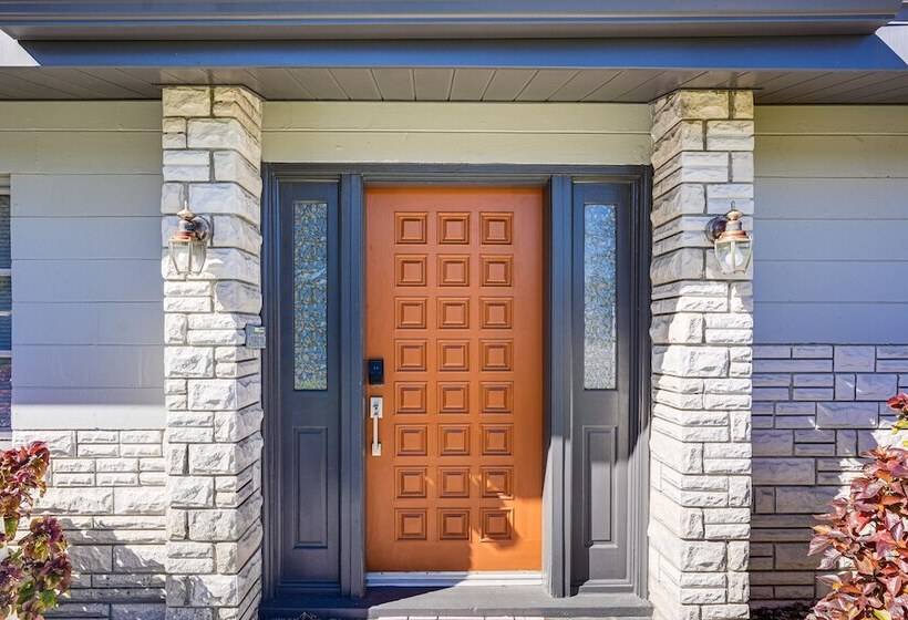Mid Century Modern Lakeland Retreat W/ Smart Tv!