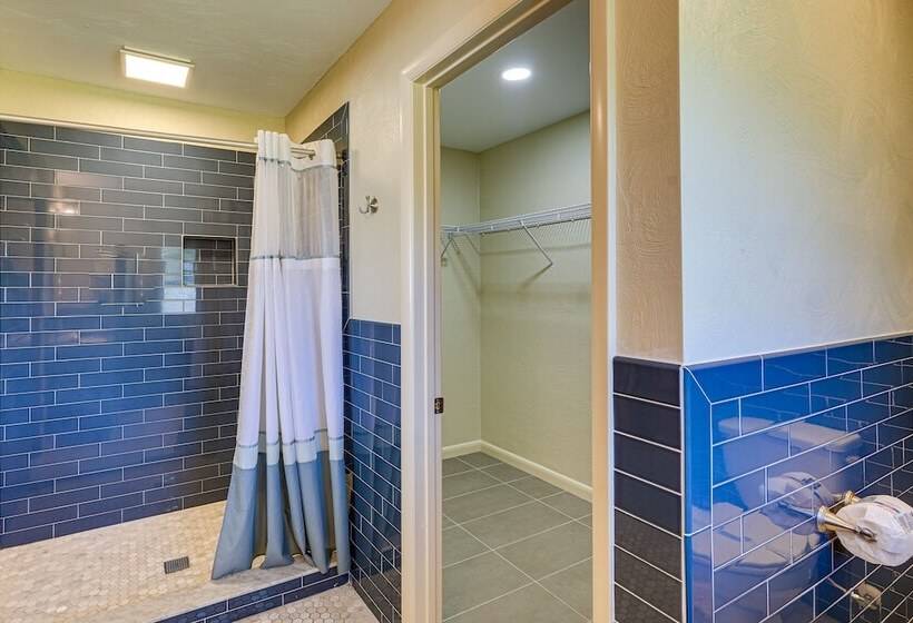 Mid Century Modern Lakeland Retreat W/ Smart Tv!