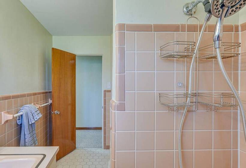 Mid Century Modern Lakeland Retreat W/ Smart Tv!