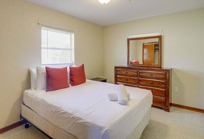 Mid Century Modern Lakeland Retreat W/ Smart Tv!