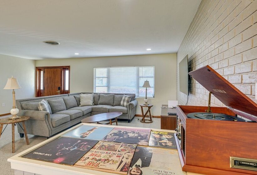 Mid Century Modern Lakeland Retreat W/ Smart Tv!