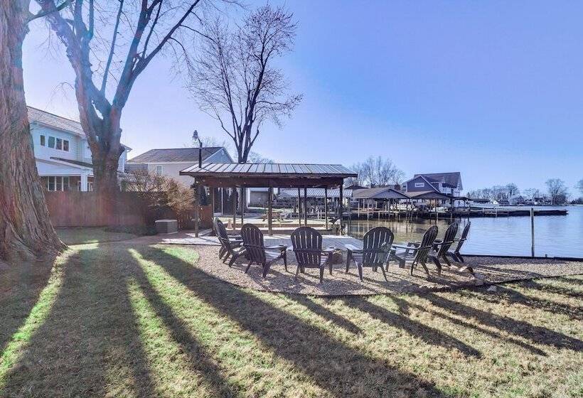 Modern Buckeye Lake Retreat: Game Room & Fire Pit!