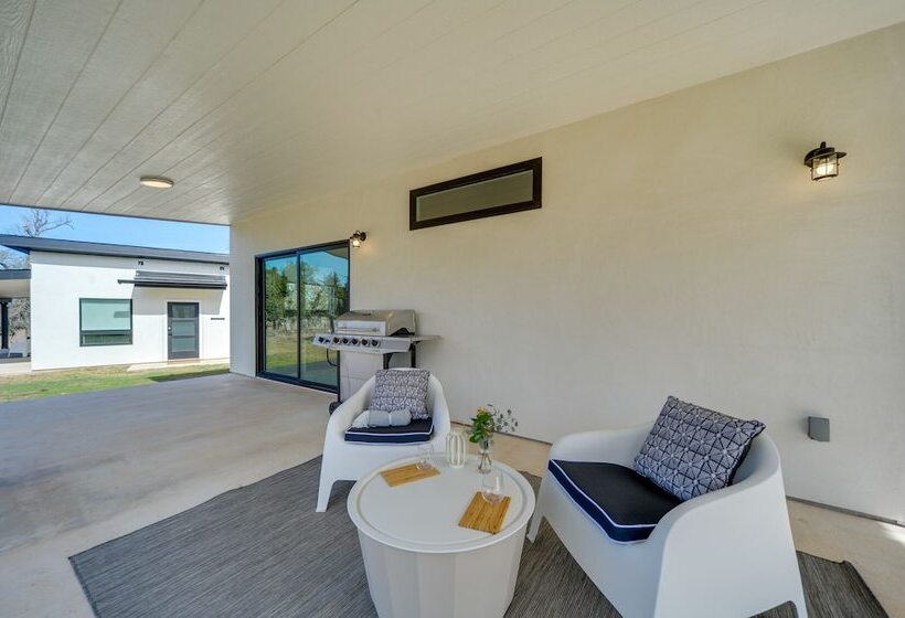 Art Ranch Fredericksburg Getaway 13 Mi To Downtown