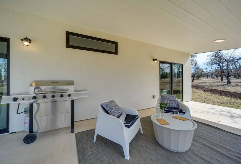 Art Ranch Fredericksburg Getaway 13 Mi To Downtown