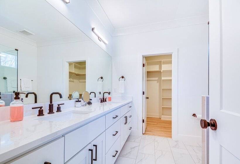 Modern Raleigh Home < 9 Mi To Downtown!