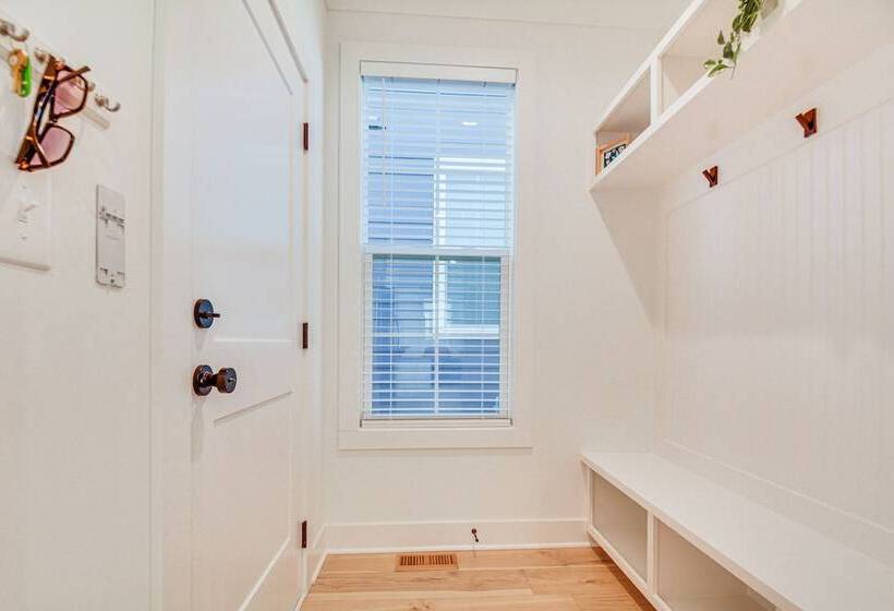 Modern Raleigh Home < 9 Mi To Downtown!