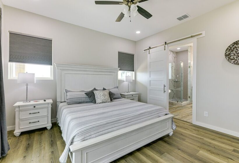 Modern Rockport Home: 6 Mi To Beach!