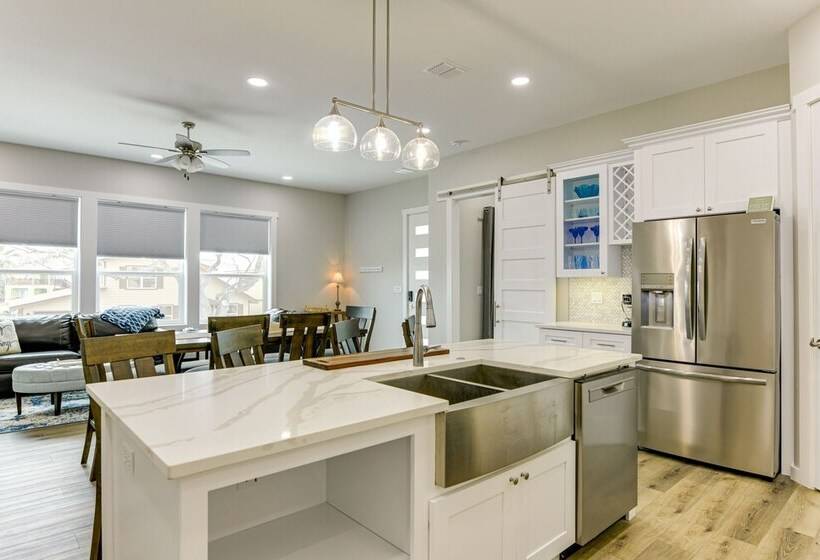 Modern Rockport Home: 6 Mi To Beach!