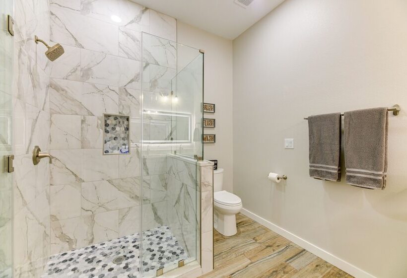 Modern Rockport Home: 6 Mi To Beach!