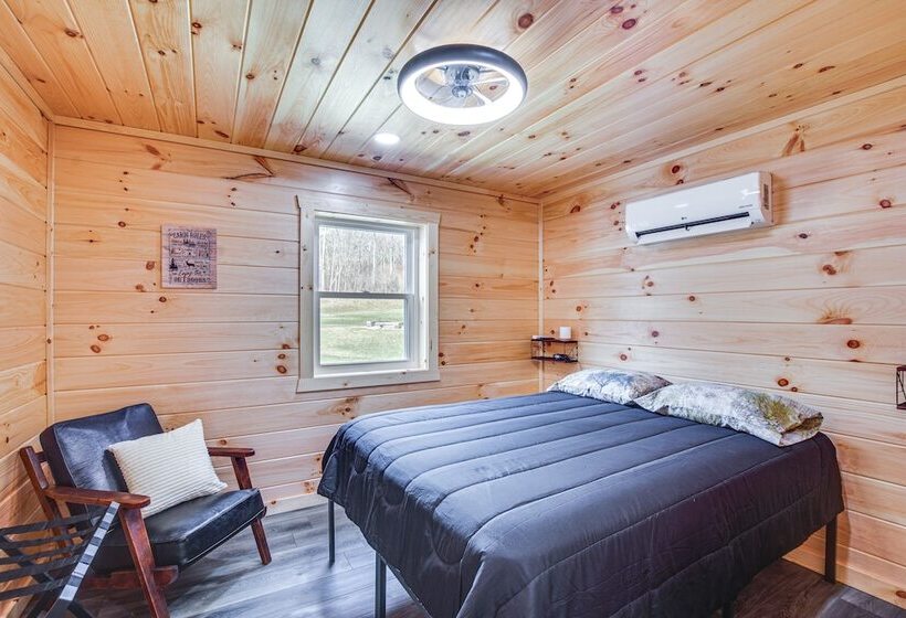 Modern Salineville Cabin On 13 Acres W/ Fire Pit!