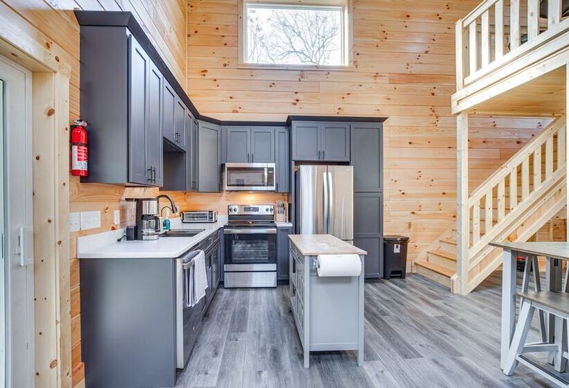 Modern Salineville Cabin On 13 Acres W/ Fire Pit!