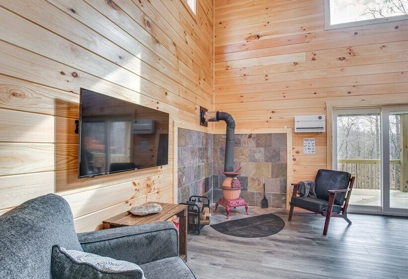 Modern Salineville Cabin On 13 Acres W/ Fire Pit!