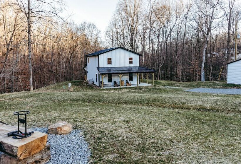 Modern Salineville Cabin On 13 Acres W/ Fire Pit!