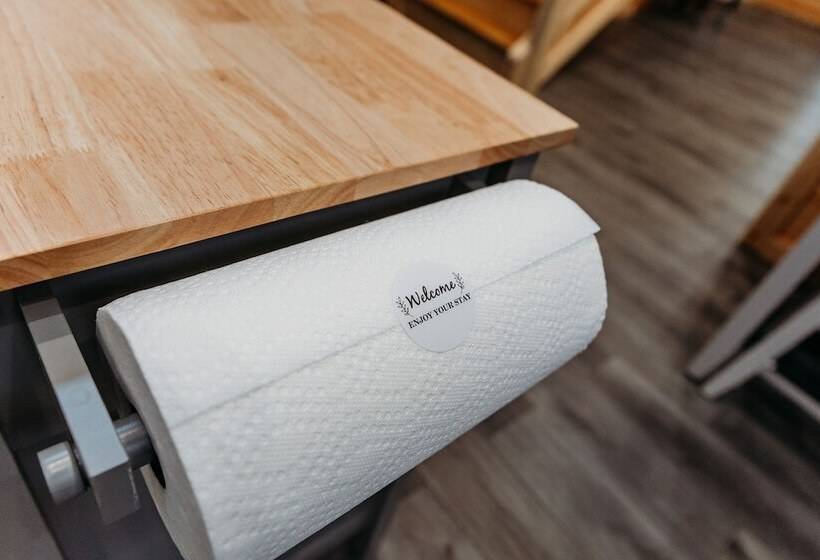 Modern Salineville Cabin On 13 Acres W/ Fire Pit!