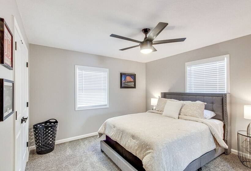 Modern & Stylish Olathe Home In Prime Location