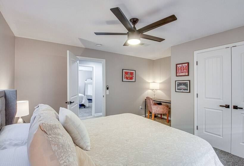 Modern & Stylish Olathe Home In Prime Location