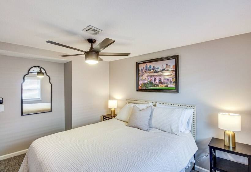 Modern & Stylish Olathe Home In Prime Location