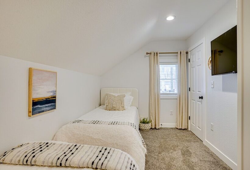 Montpelier Lake House W/ Deck, Dock & Fireplace!