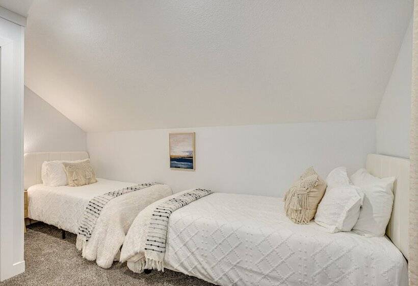 Montpelier Lake House W/ Deck, Dock & Fireplace!