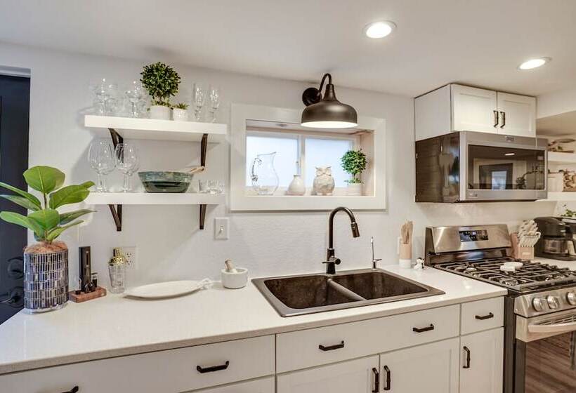 Montpelier Lake House W/ Deck, Dock & Fireplace!