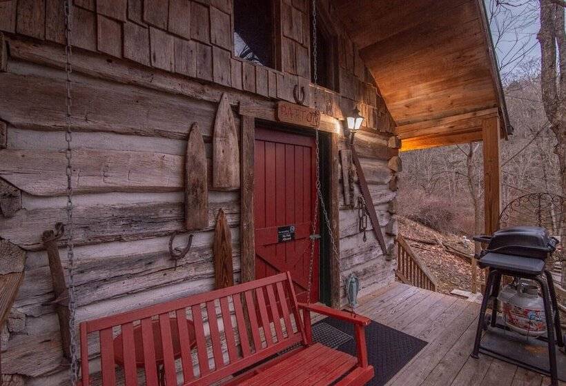 Moore House Inn & Cabins