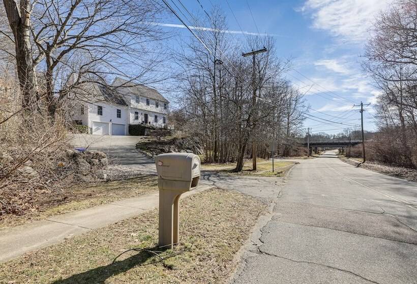 Mystic Retreat W/ Patio & Grill: Walk To River!