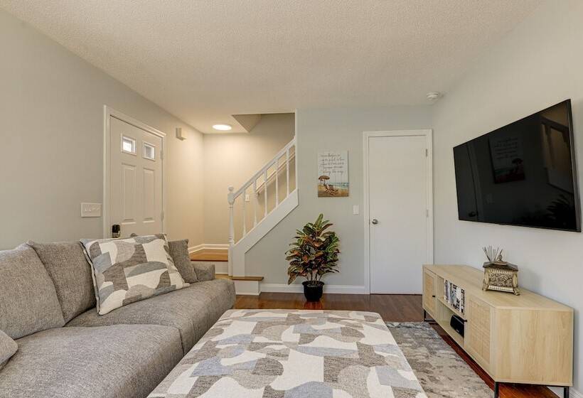 Niantic Duplex W/ Deck < 1 Mi To Beach + Boardwalk