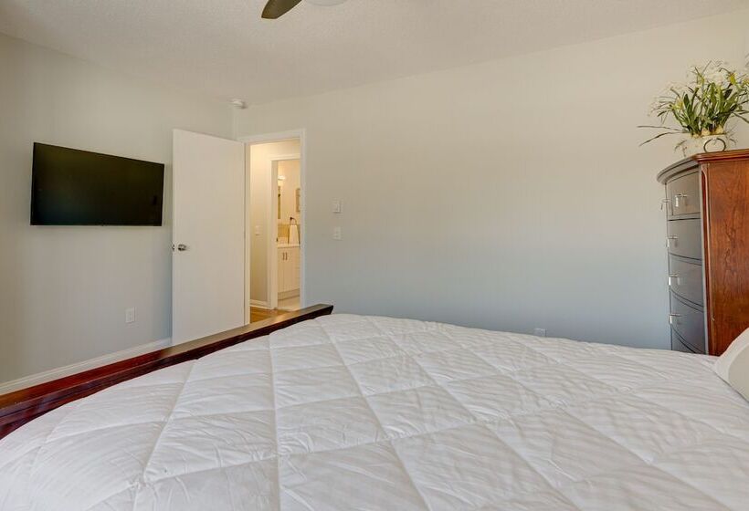 Niantic Duplex W/ Deck < 1 Mi To Beach + Boardwalk