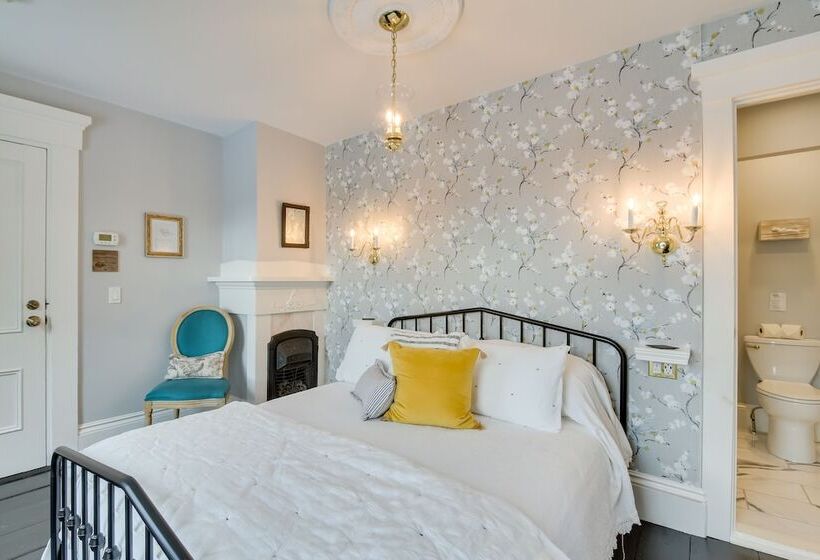 Oceanfront Mid Coast Maine Home W/ Private Beach!