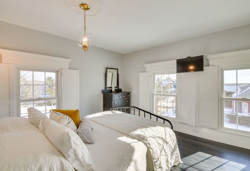 Oceanfront Mid Coast Maine Home W/ Private Beach!