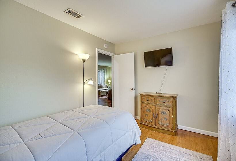 Palm Bay Home W/ Screened Porch   8 Mi To Beaches!