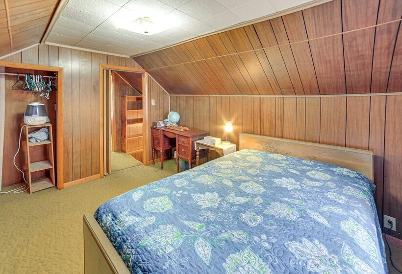 Peaceful Channing Retreat: 3 Mi To Lake Access!