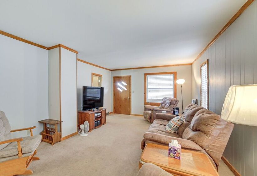 Peaceful Channing Retreat: 3 Mi To Lake Access!