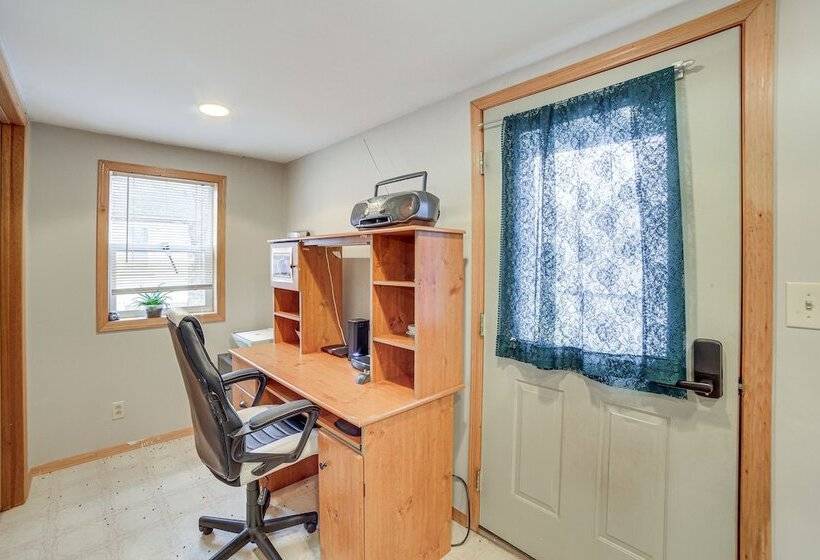 Peaceful Channing Retreat: 3 Mi To Lake Access!